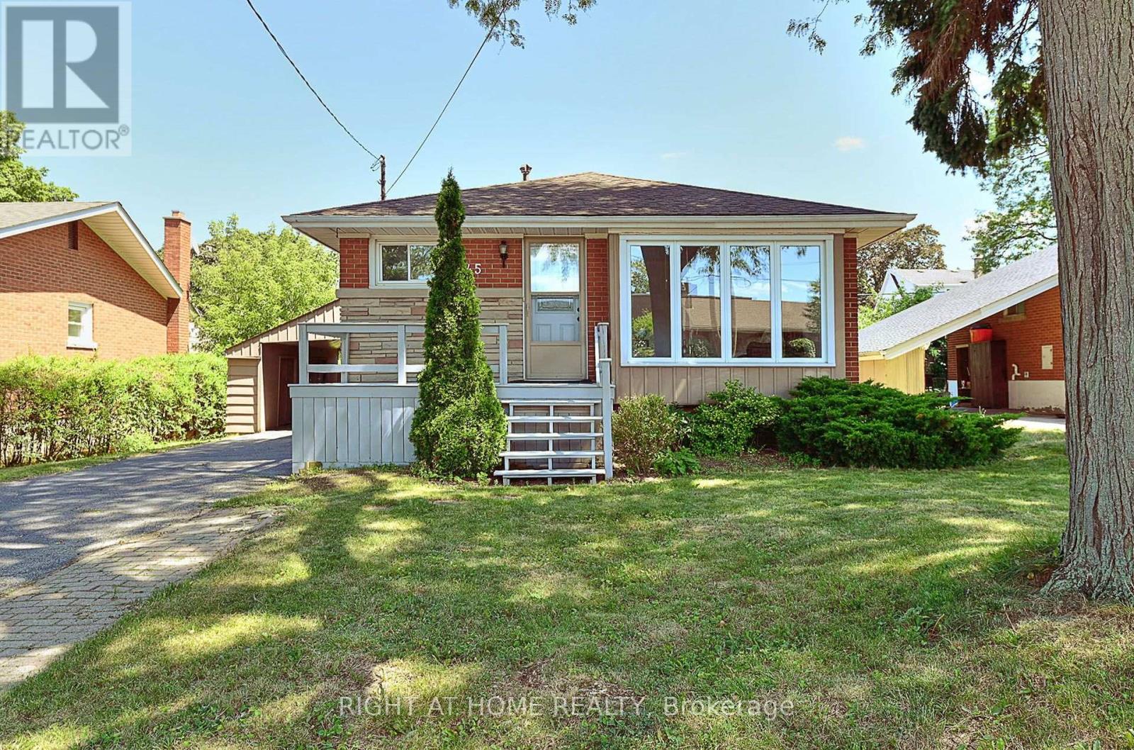 Photo of 245 West 33rd Street