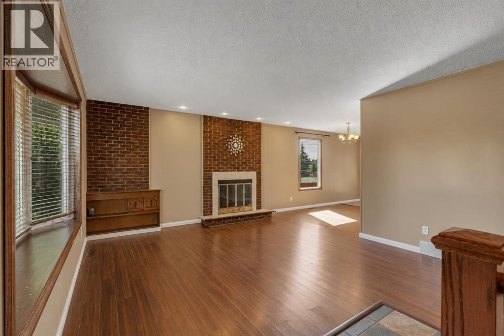 335 Queensland Drive SE, Queensland, Calgary photo 4