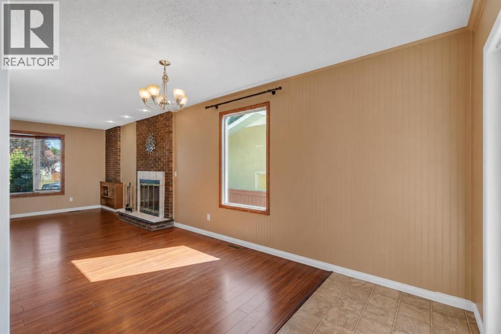 335 Queensland Drive SE, Queensland, Calgary photo 5