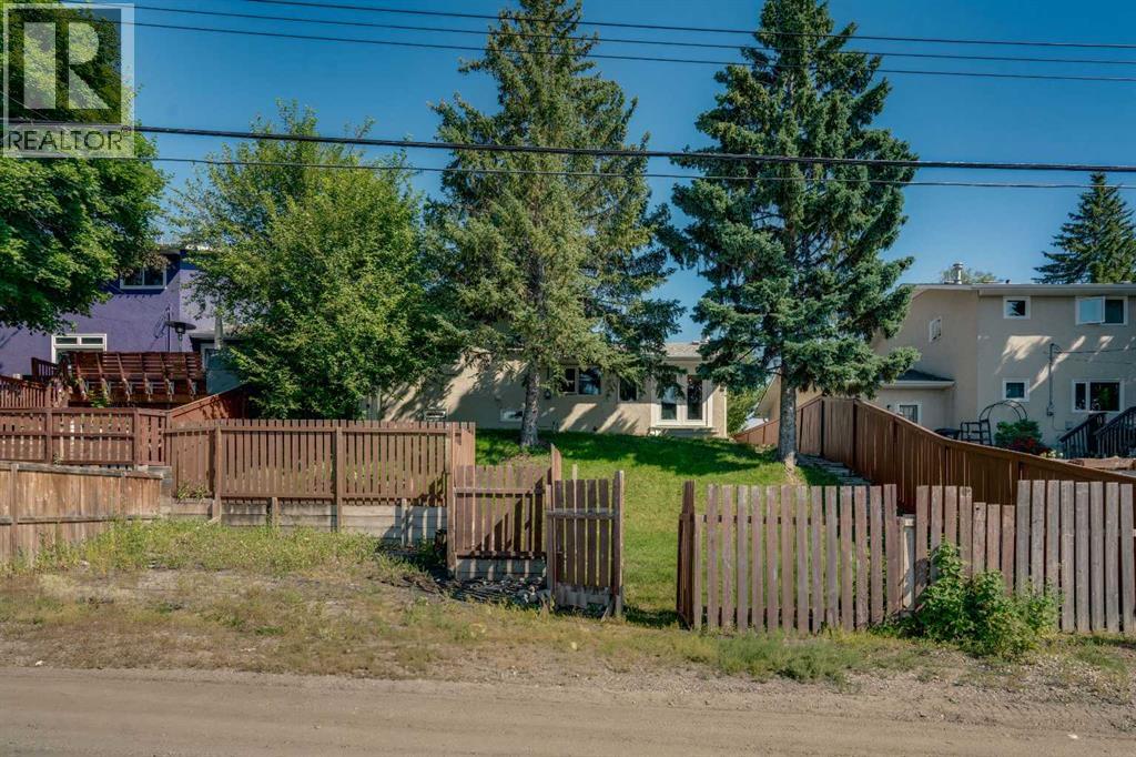 335 Queensland Drive SE - 35