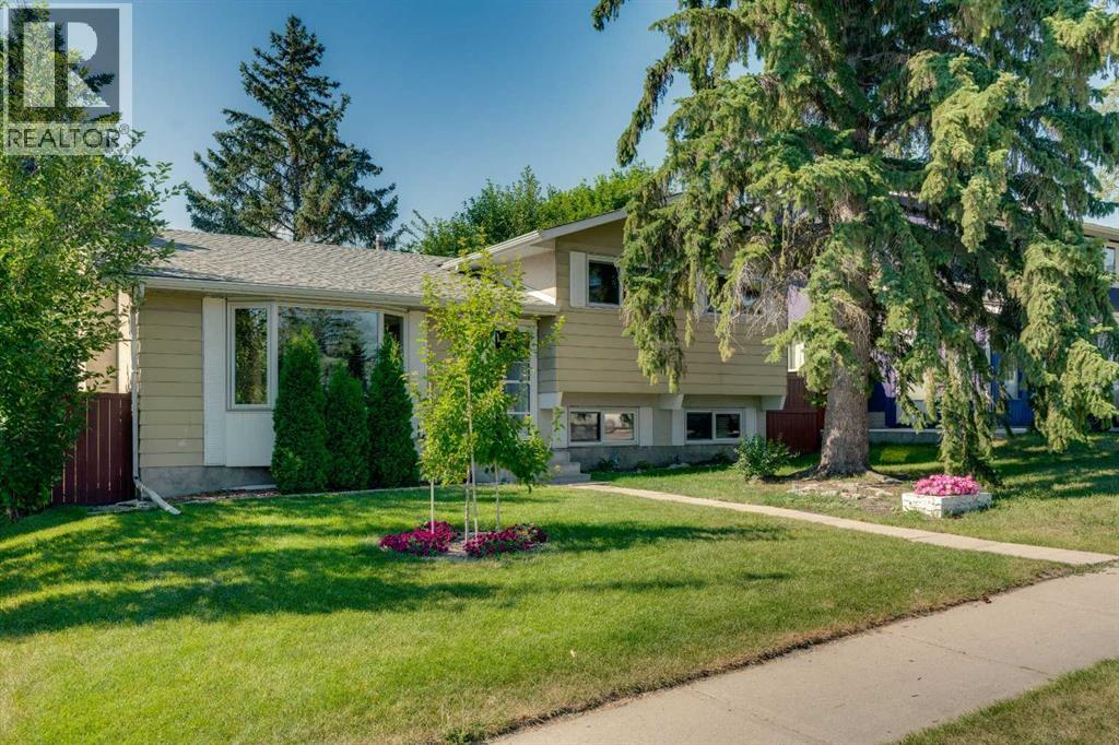 335 Queensland Drive SE, Queensland, Calgary photo 1