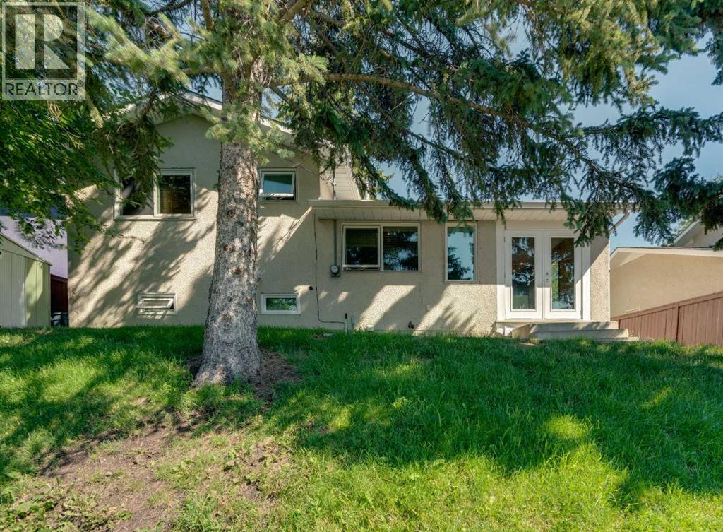 335 Queensland Drive SE - 30