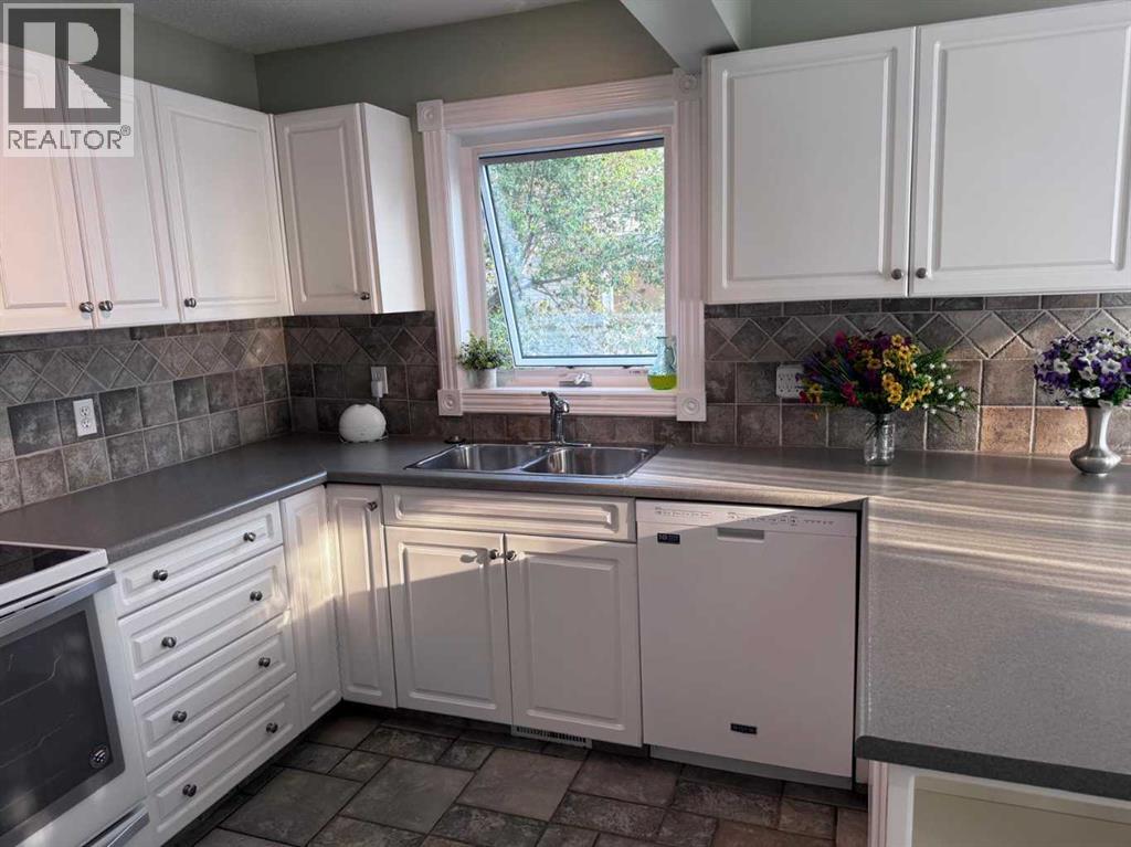 672 Killarney Glen Court SW - 14