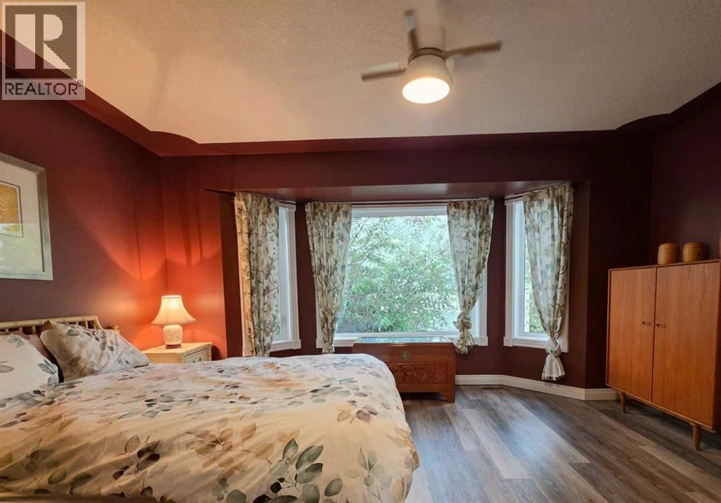 672 Killarney Glen Court SW - 30