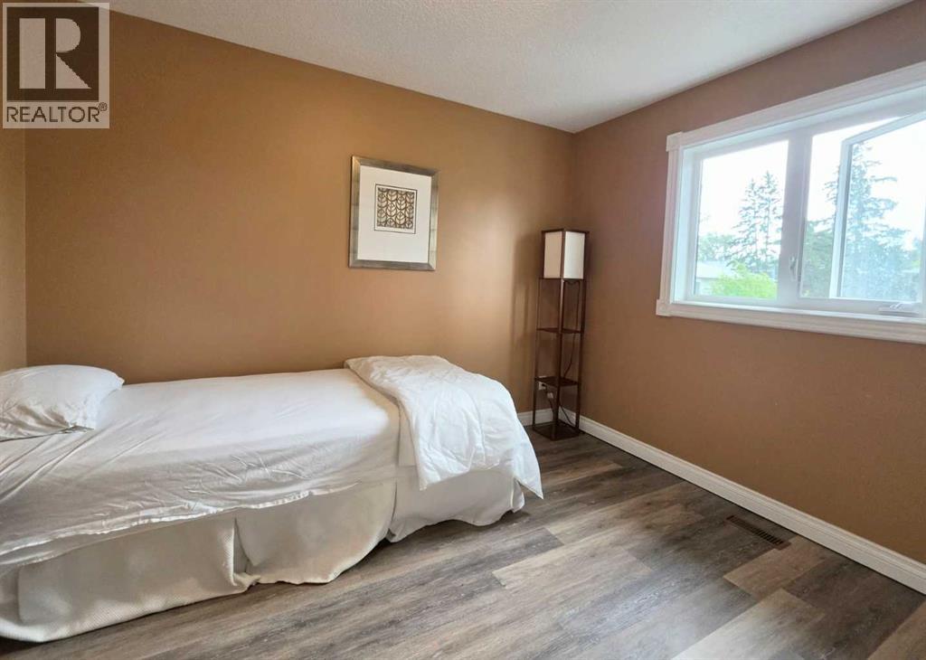 672 Killarney Glen Court SW - 36