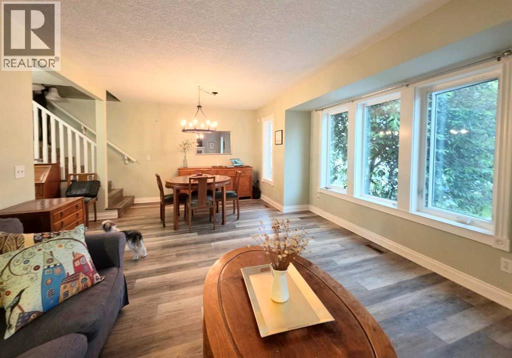 672 Killarney Glen Court SW - 5