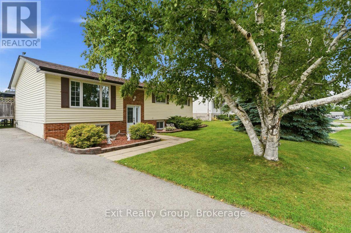 197 CHATTERTON VALLEY CRESCENT - 1