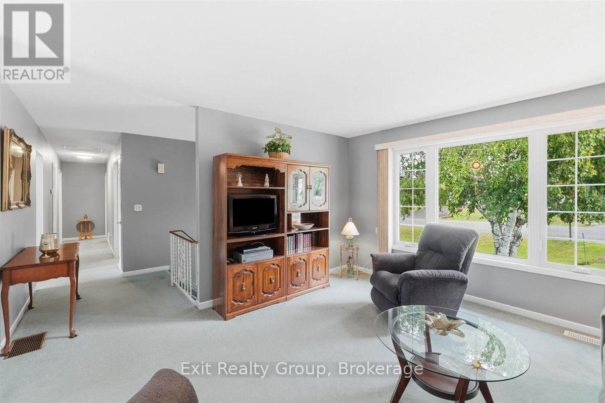 197 CHATTERTON VALLEY CRESCENT - Image 12
