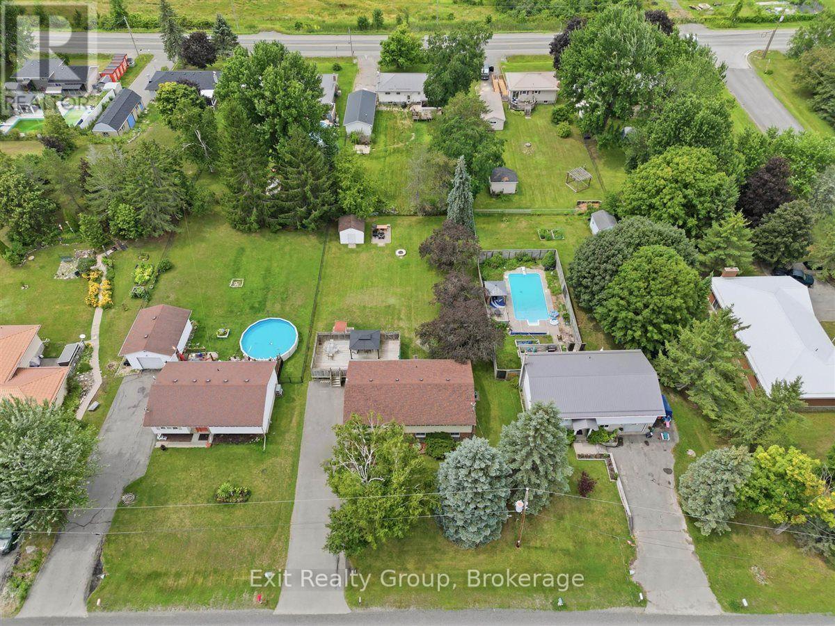 197 CHATTERTON VALLEY CRESCENT - 2