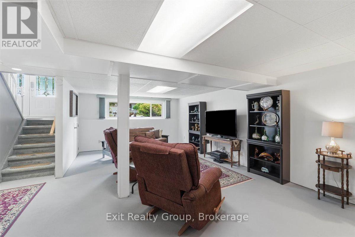 197 CHATTERTON VALLEY CRESCENT - 21