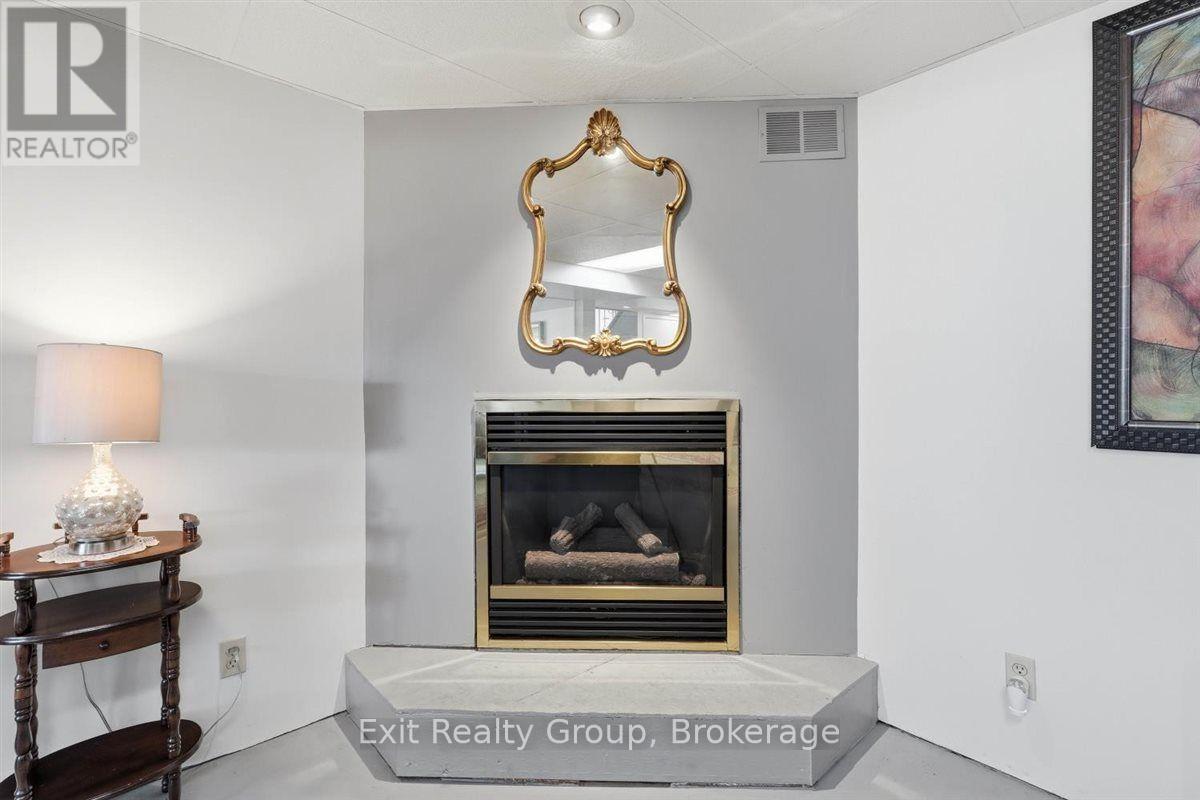 197 CHATTERTON VALLEY CRESCENT - 24