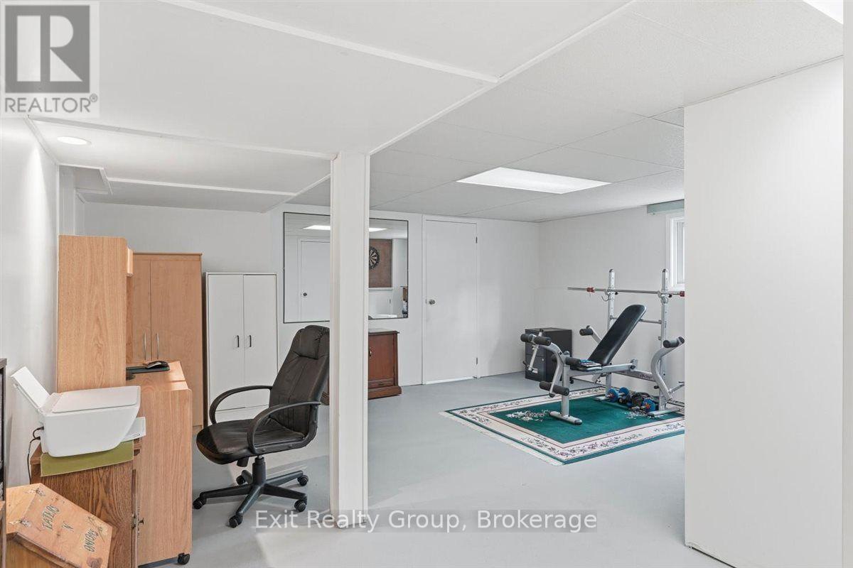 197 CHATTERTON VALLEY CRESCENT - 27