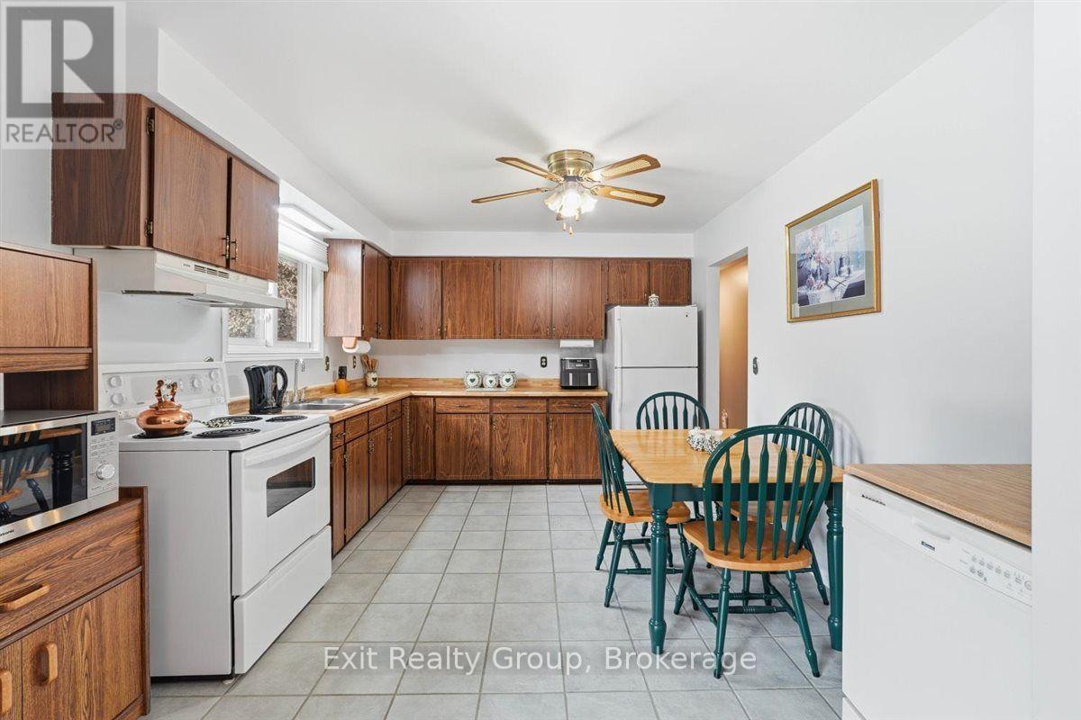 197 CHATTERTON VALLEY CRESCENT - 3