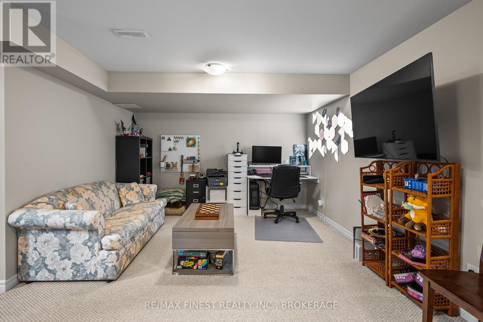 875 RIVERVIEW WAY - Image 29
