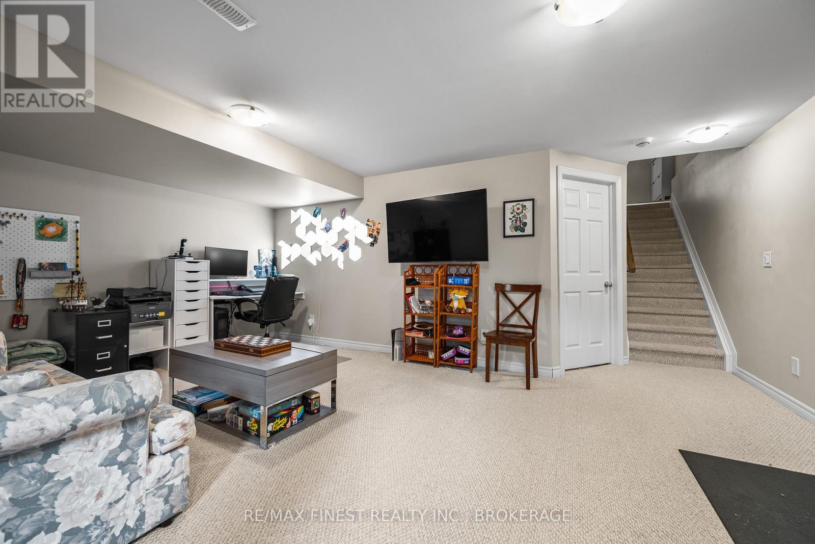 875 RIVERVIEW WAY - Image 31