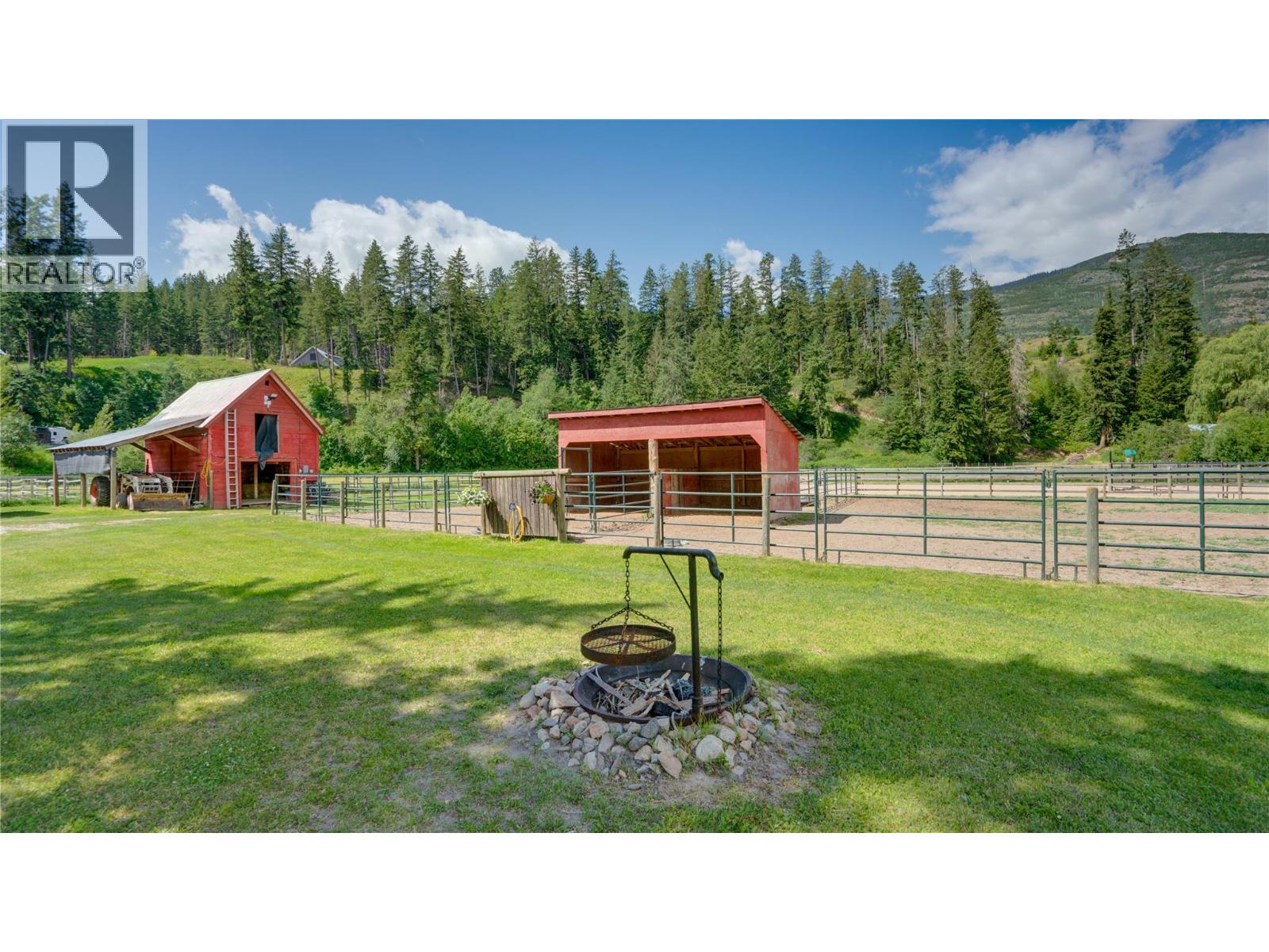  796 Salmon River Road, Salmon Arm