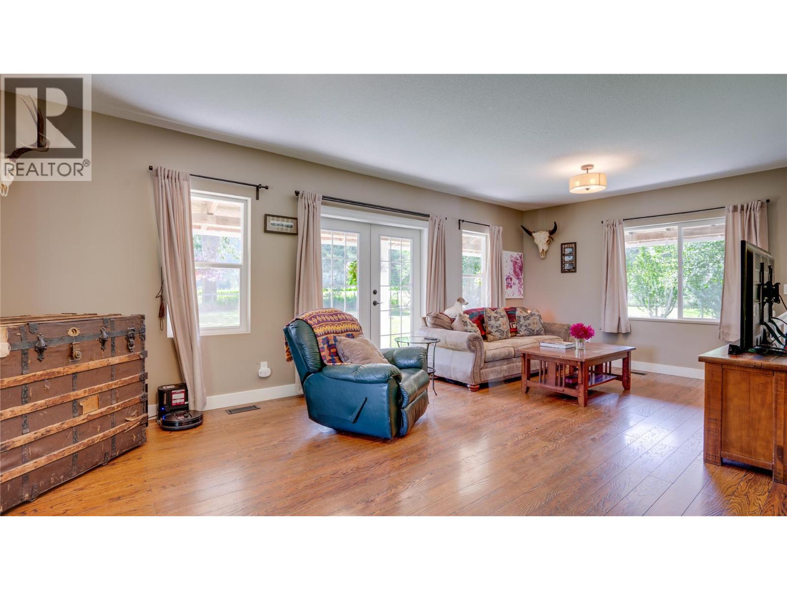  796 Salmon River Road, Salmon Arm
