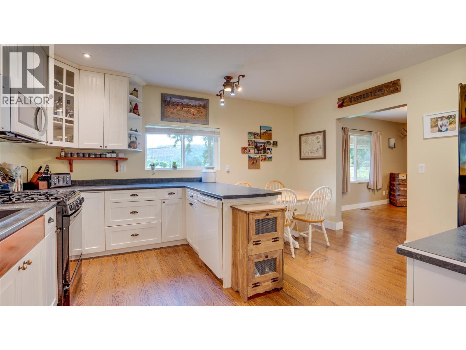  796 Salmon River Road, Salmon Arm