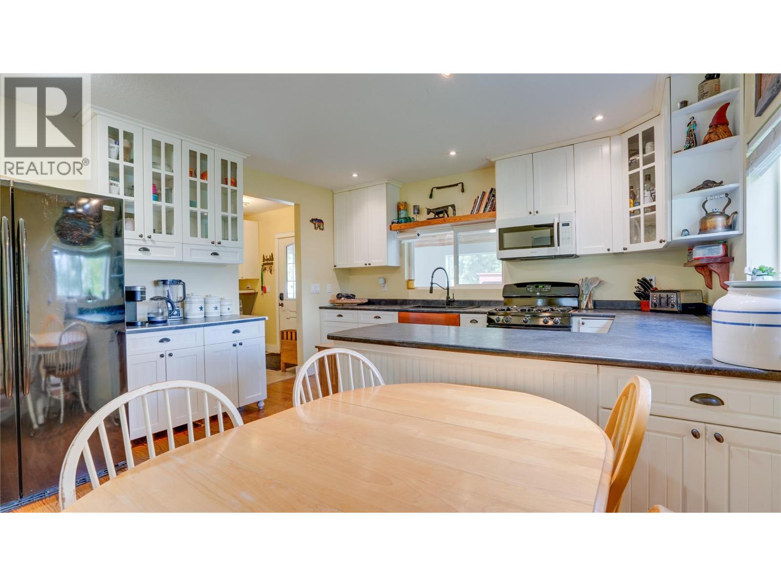  796 Salmon River Road, Salmon Arm