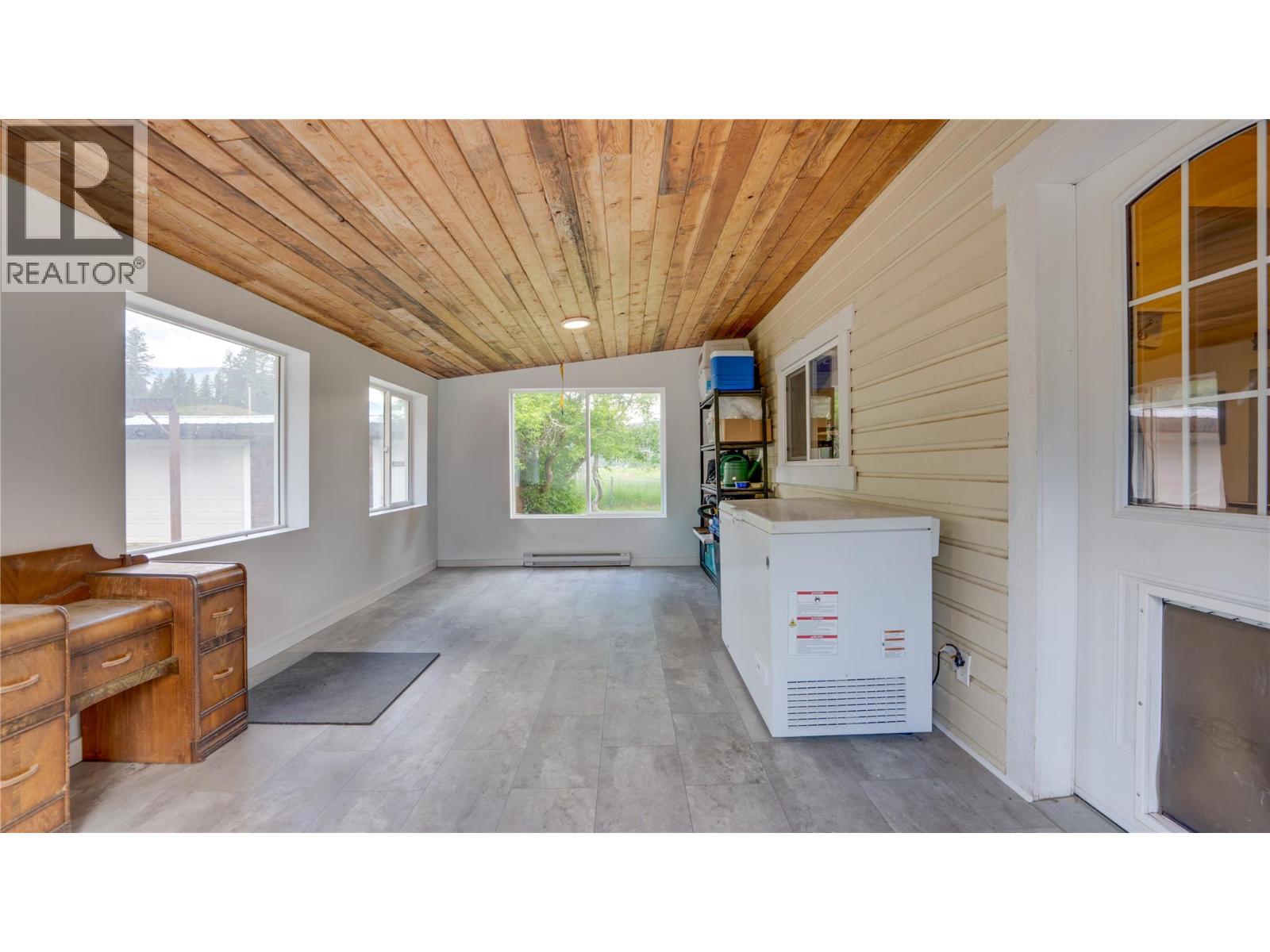  796 Salmon River Road, Salmon Arm