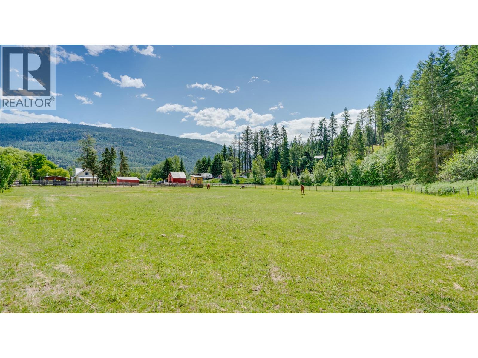  796 Salmon River Road, Salmon Arm