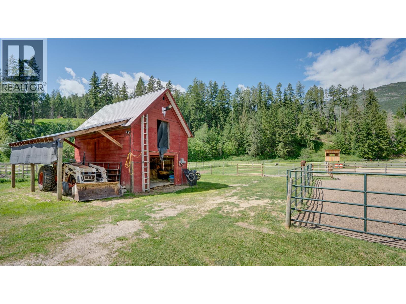  796 Salmon River Road, Salmon Arm