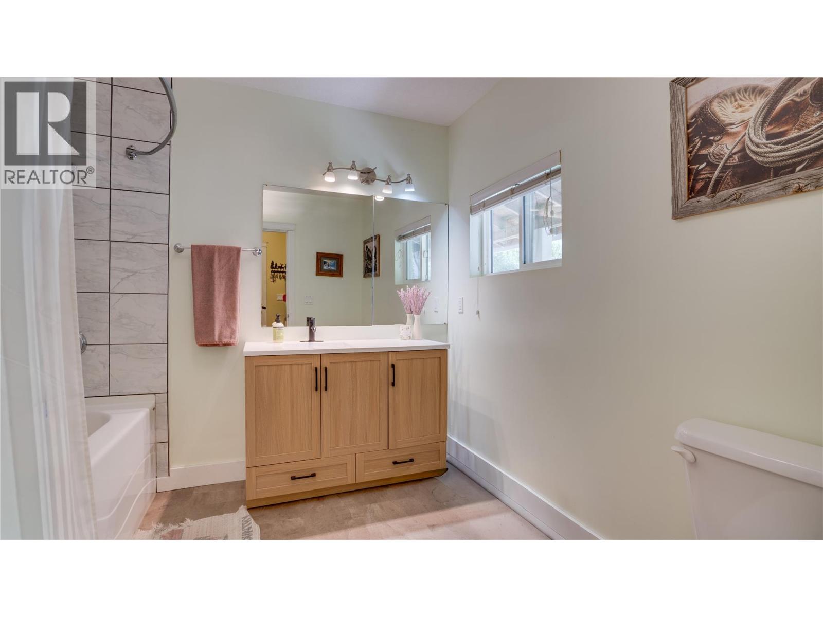  796 Salmon River Road, Salmon Arm