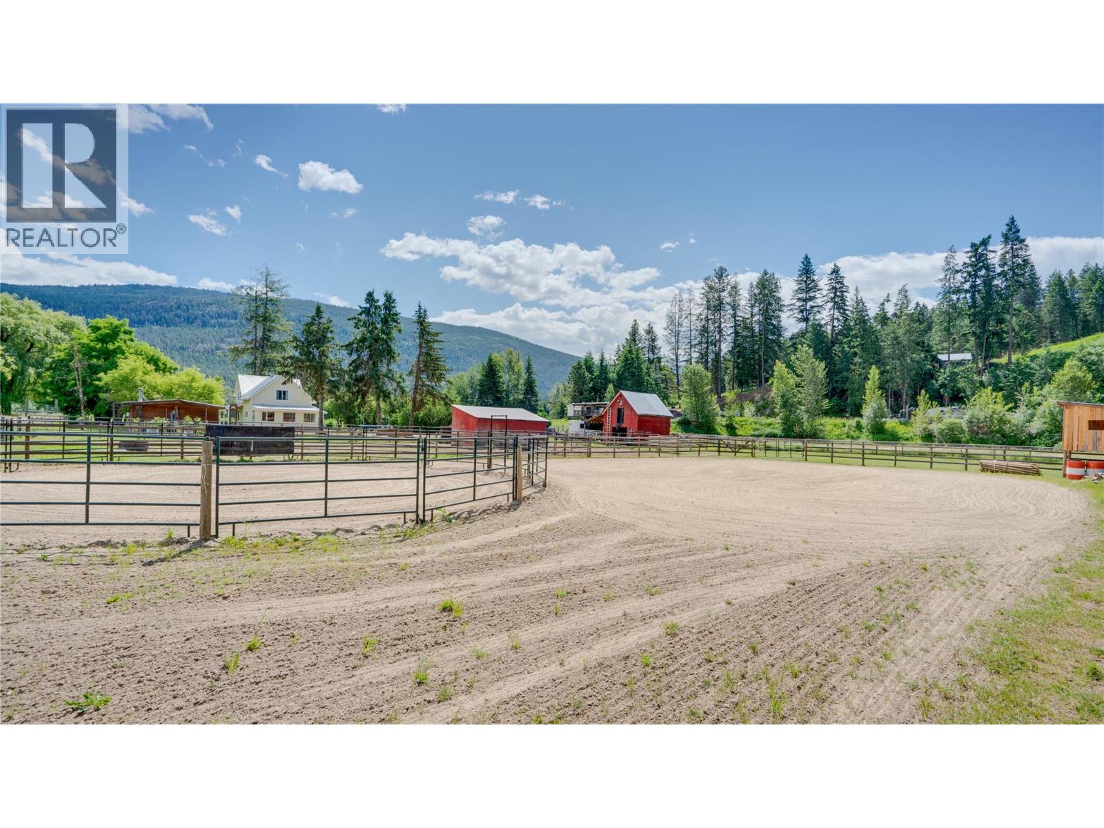  796 Salmon River Road, Salmon Arm