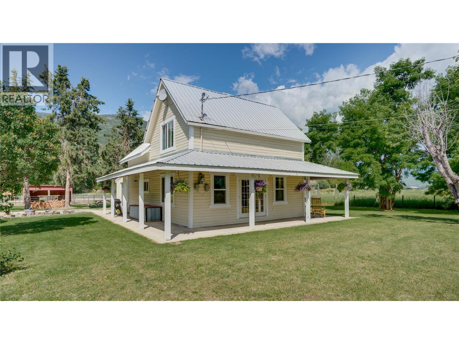  796 Salmon River Road, Salmon Arm