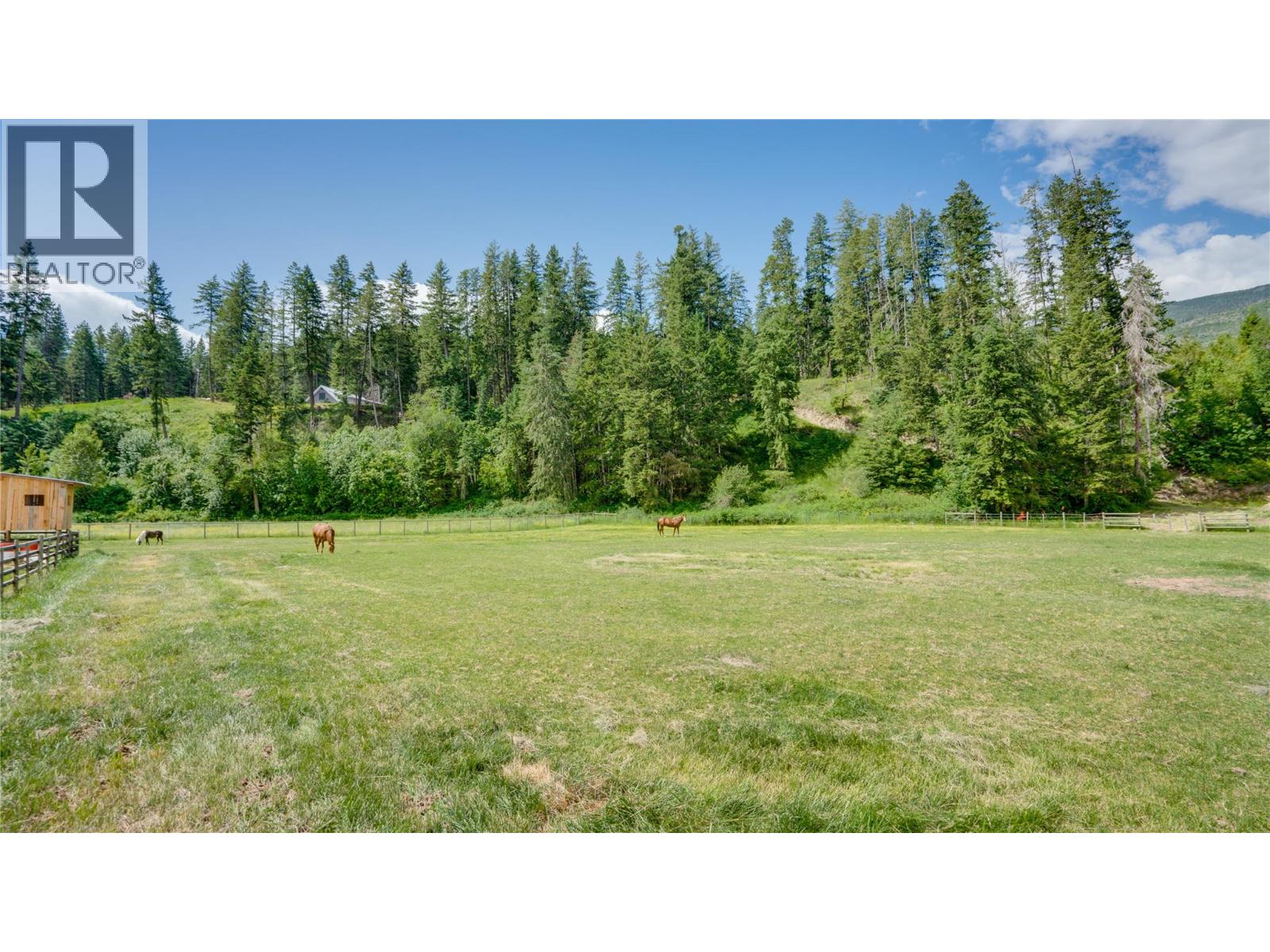  796 Salmon River Road, Salmon Arm