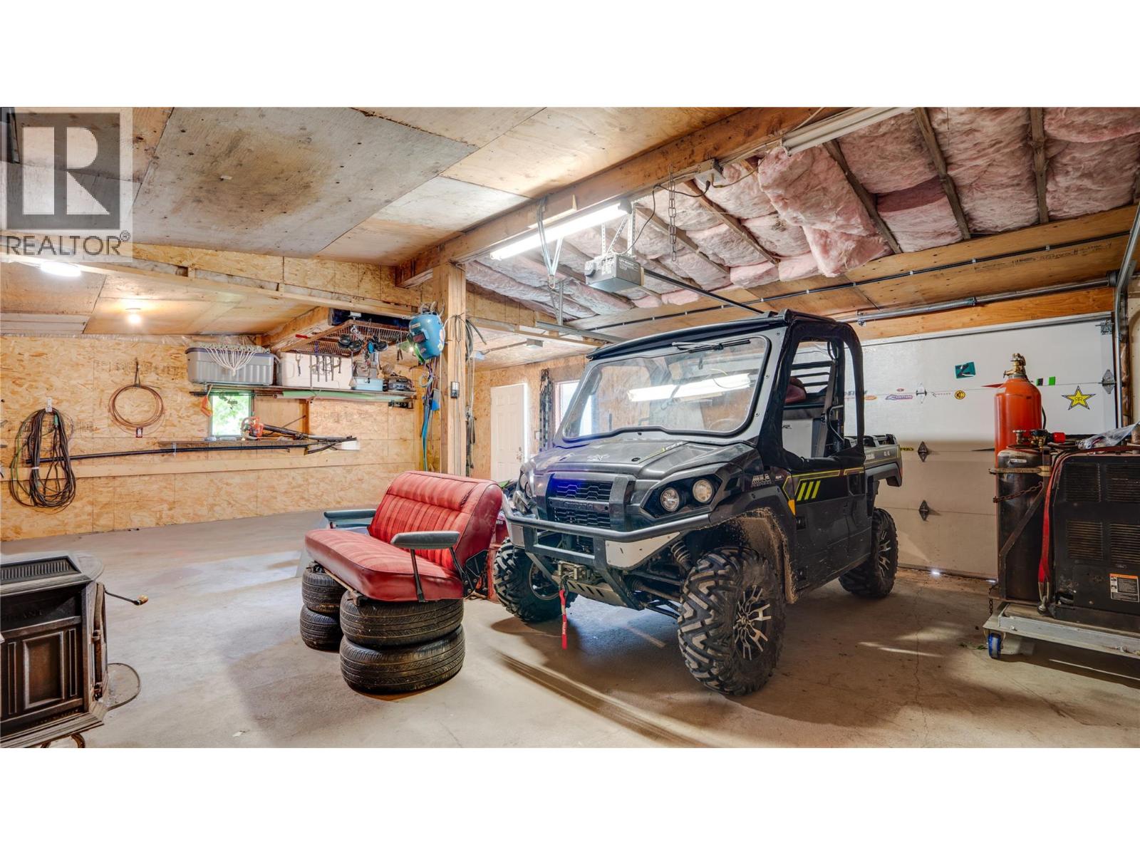  796 Salmon River Road, Salmon Arm