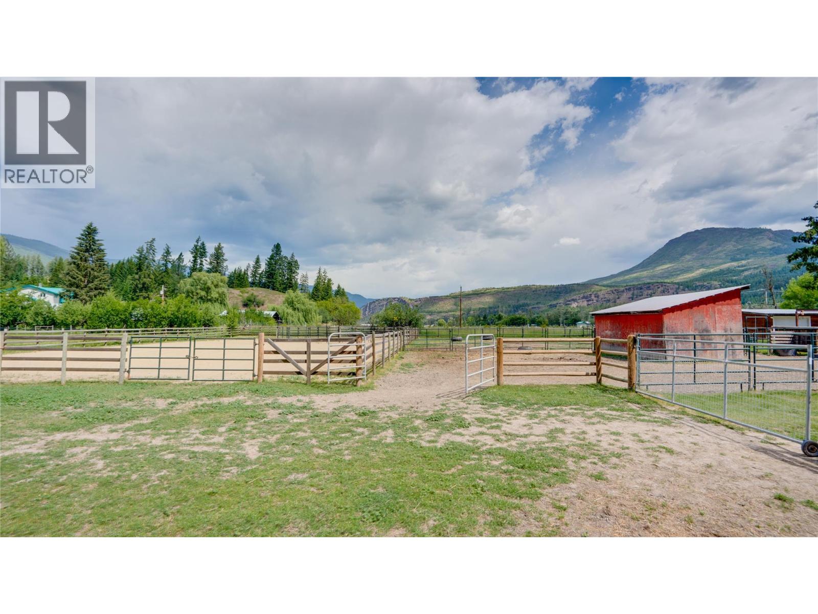  796 Salmon River Road, Salmon Arm