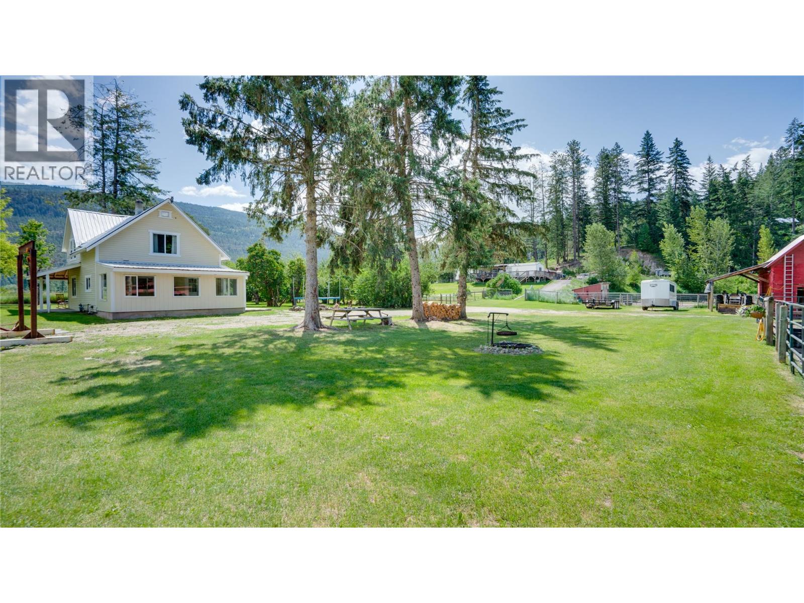  796 Salmon River Road, Salmon Arm