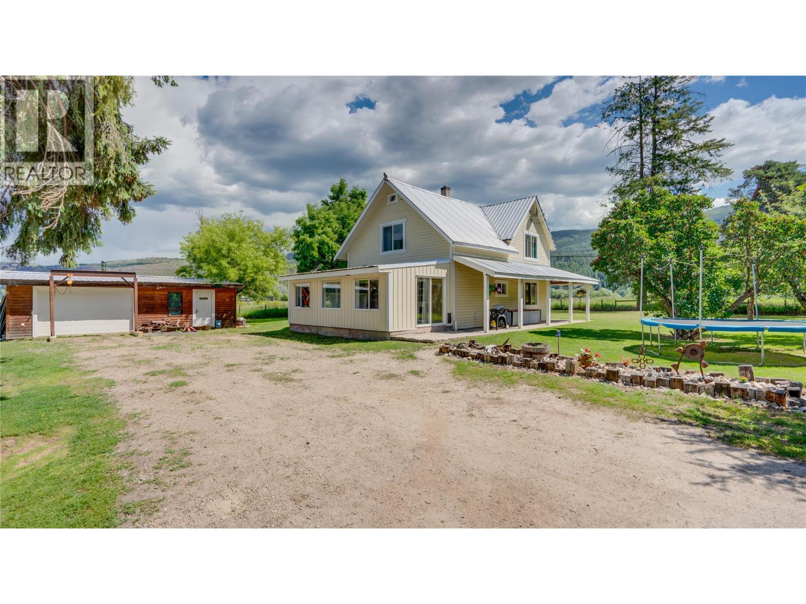  796 Salmon River Road, Salmon Arm