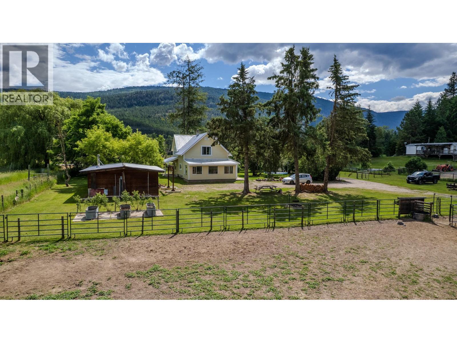  796 Salmon River Road, Salmon Arm