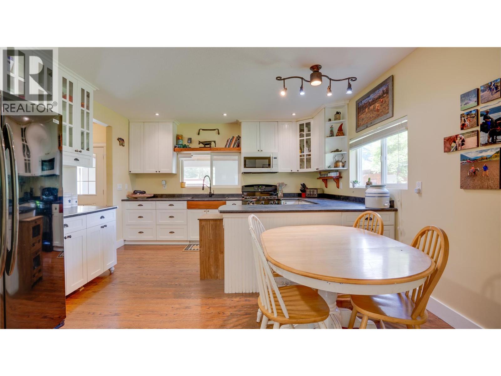  796 Salmon River Road, Salmon Arm