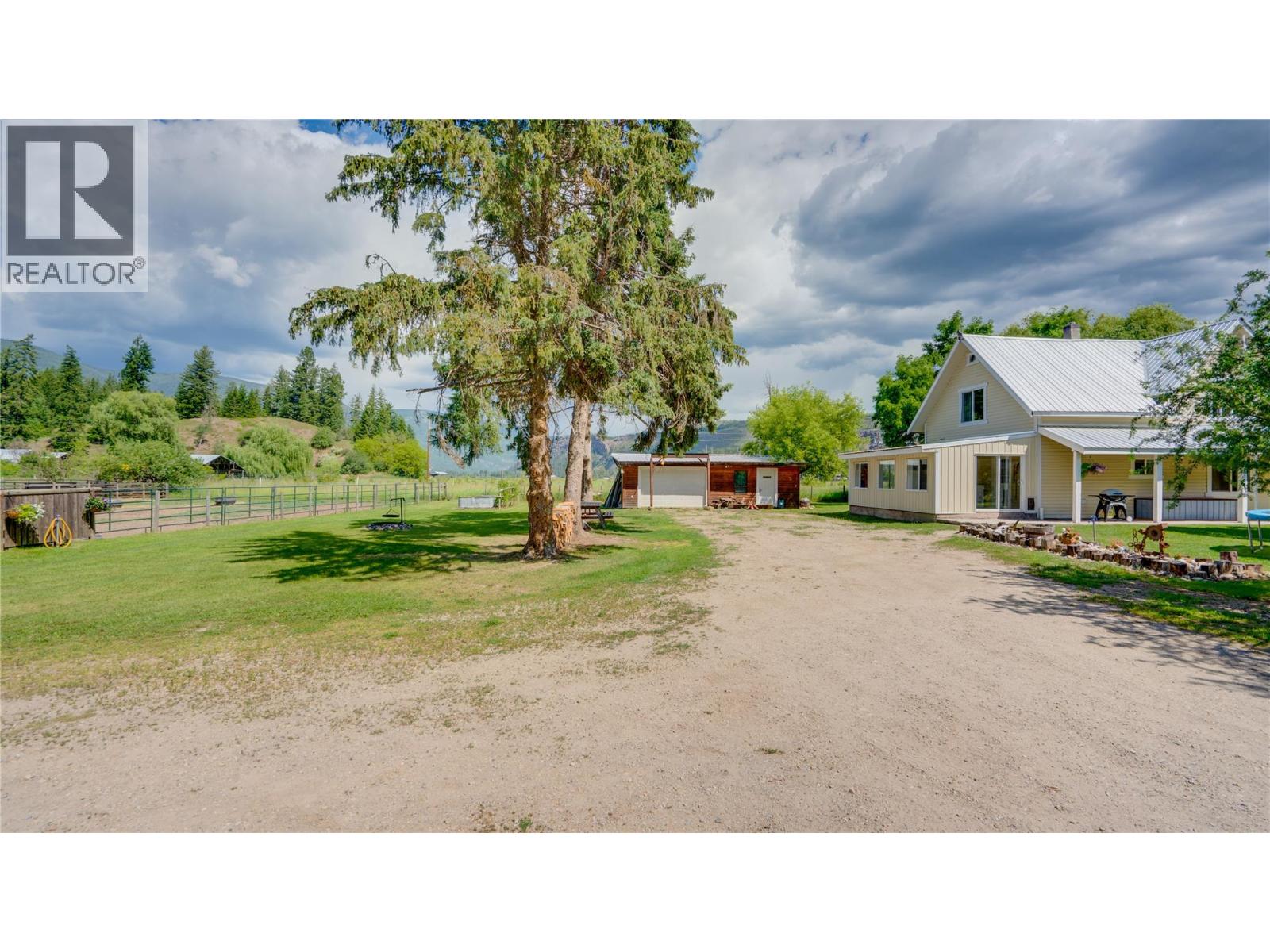  796 Salmon River Road, Salmon Arm