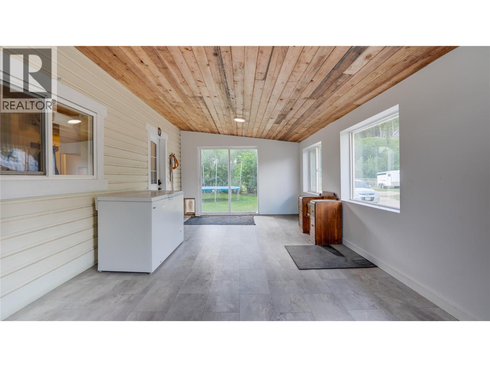  796 Salmon River Road, Salmon Arm