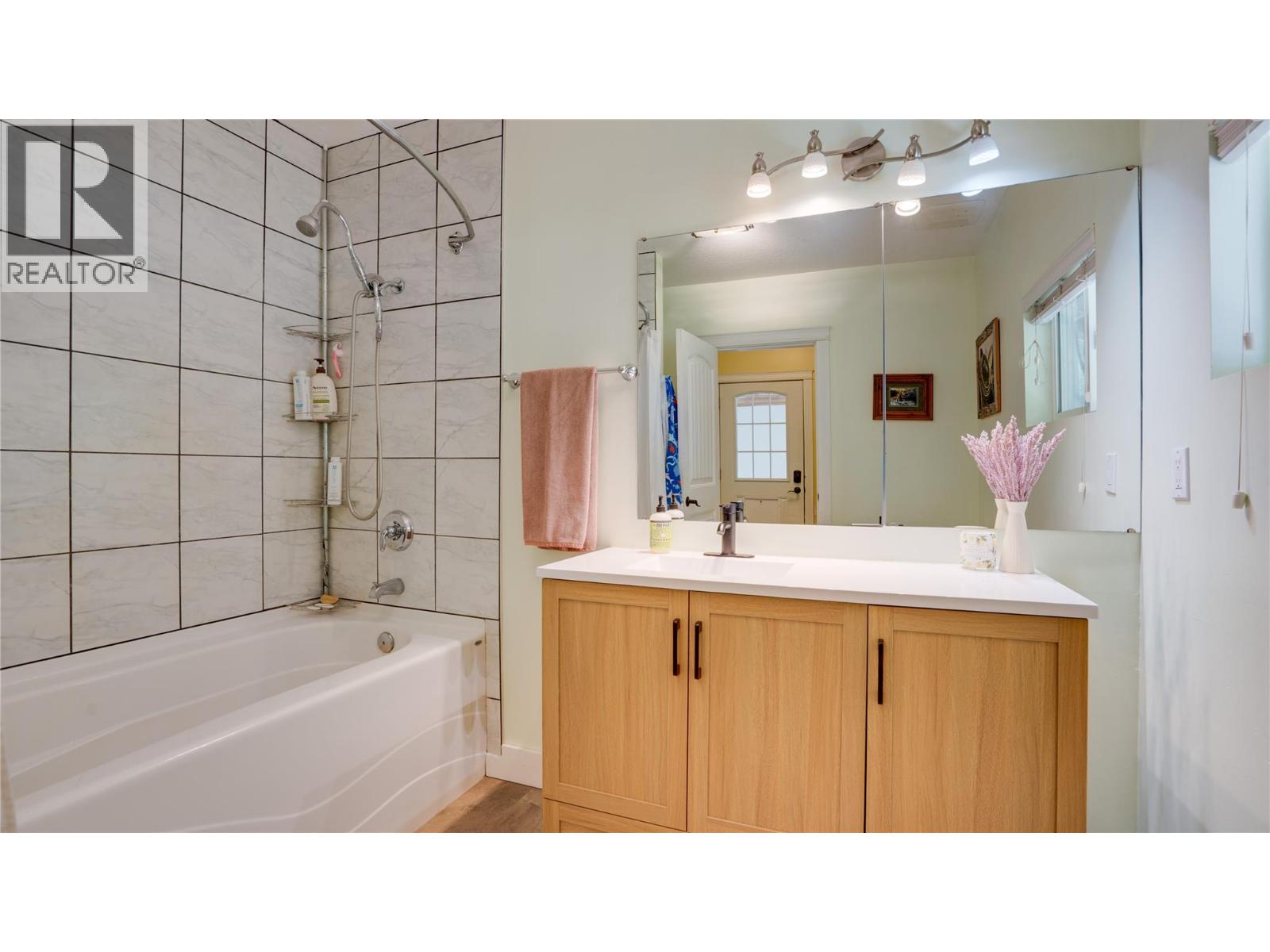  796 Salmon River Road, Salmon Arm