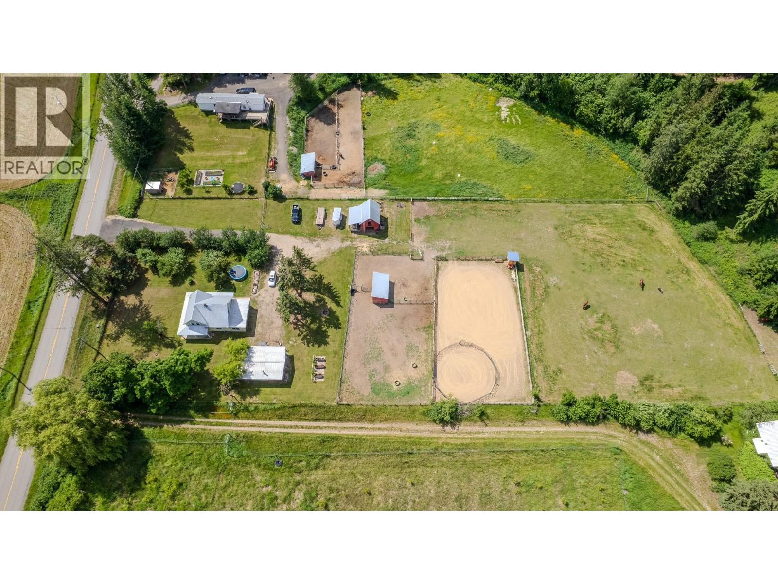  796 Salmon River Road, Salmon Arm