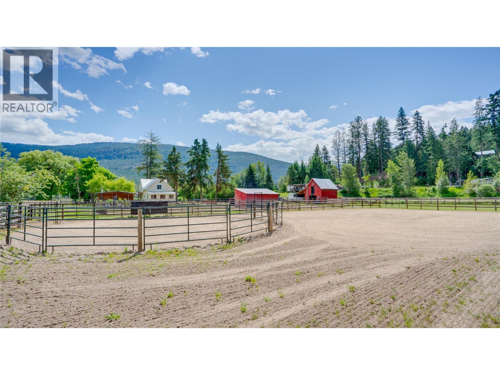  796 Salmon River Road, Salmon Arm