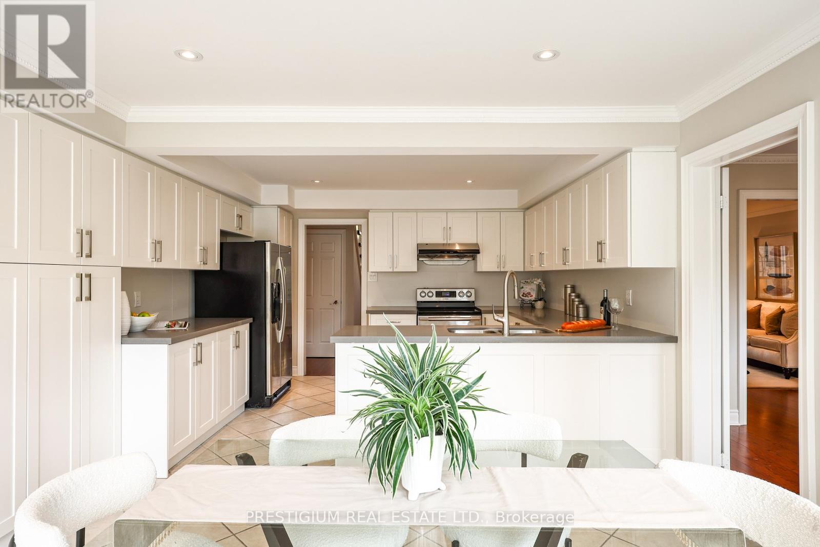 61 ADDINGTON SQUARE - 17
