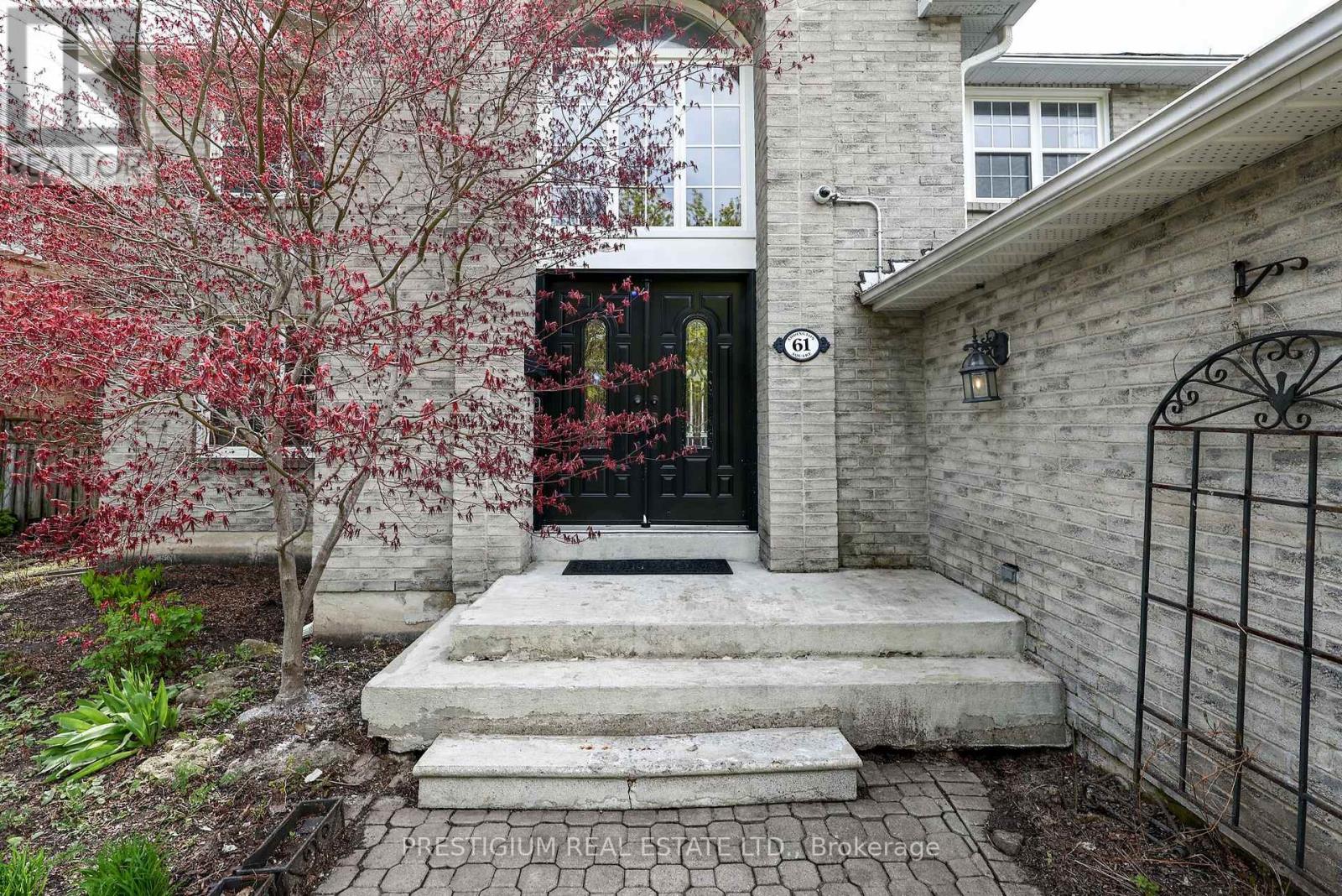 61 ADDINGTON SQUARE - 2