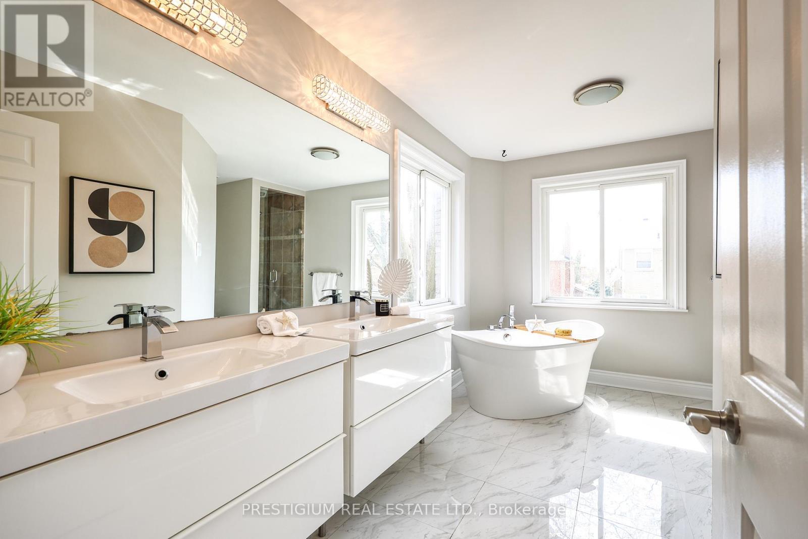 61 ADDINGTON SQUARE - 24