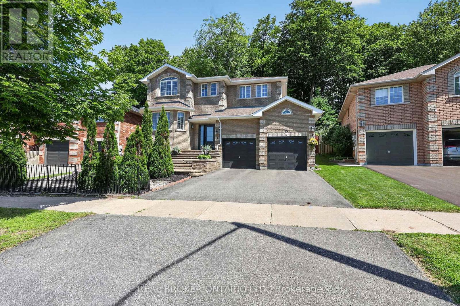 35 BLOOM CRESCENT - 1