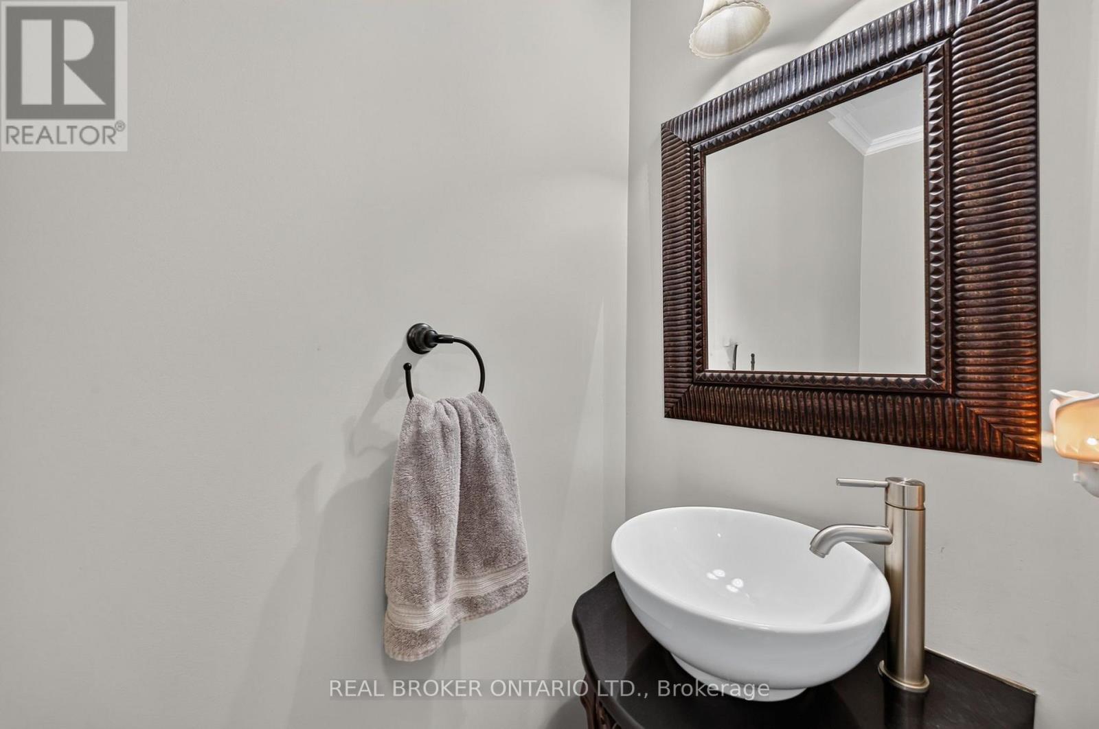 35 BLOOM CRESCENT - 13