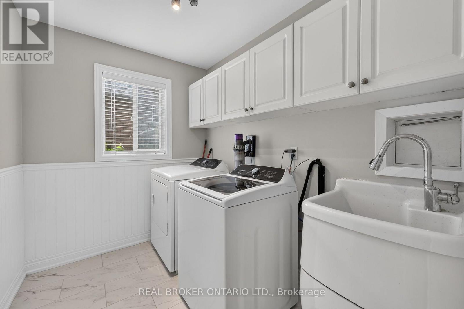 35 BLOOM CRESCENT - 14