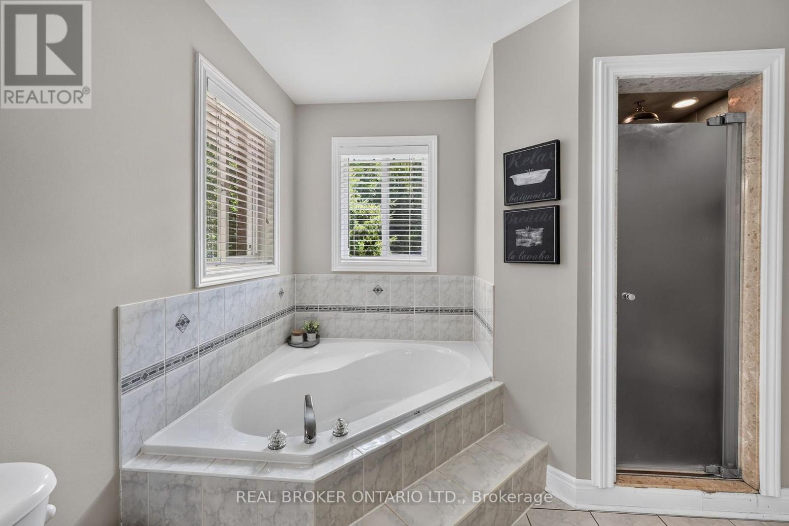 35 BLOOM CRESCENT - Image 18
