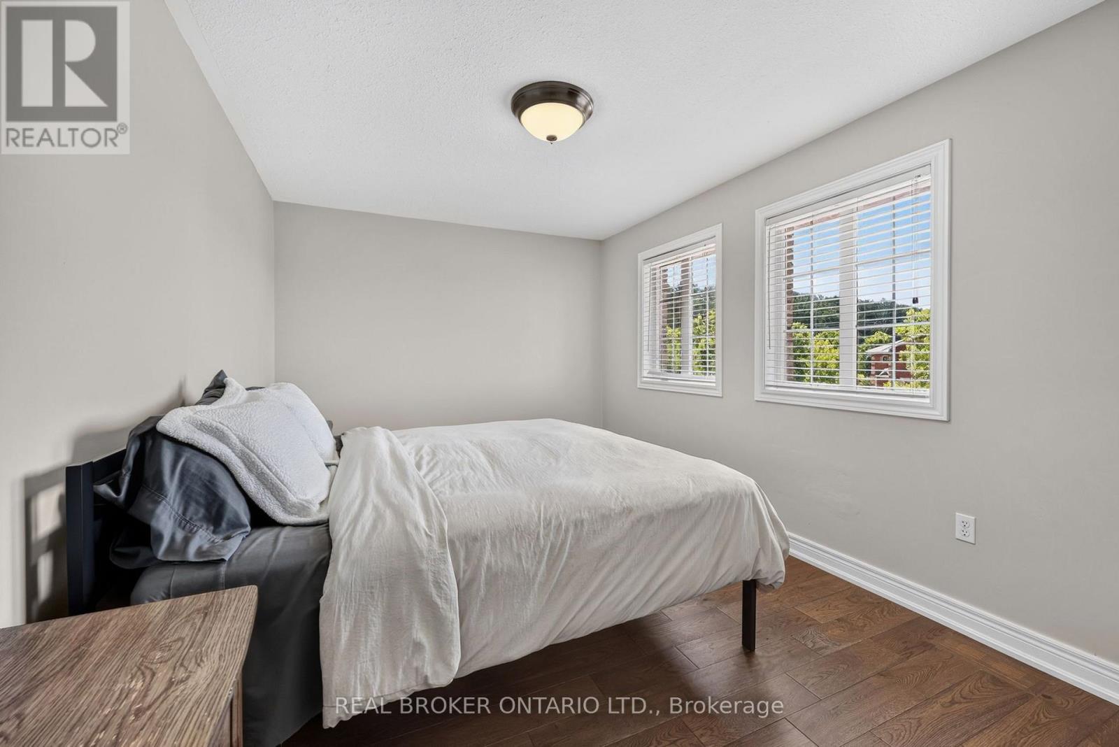 35 BLOOM CRESCENT - Image 22