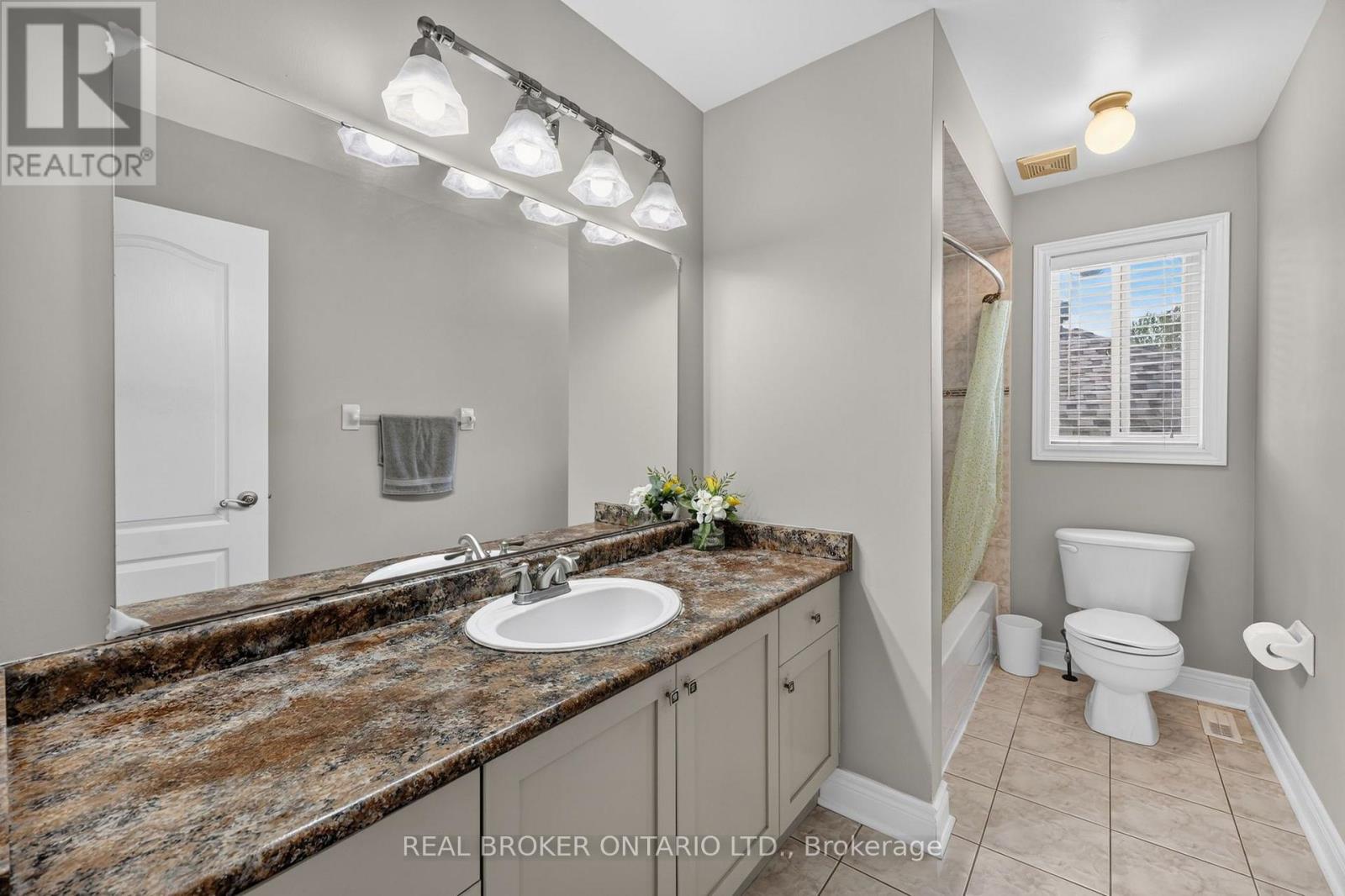 35 BLOOM CRESCENT - 24